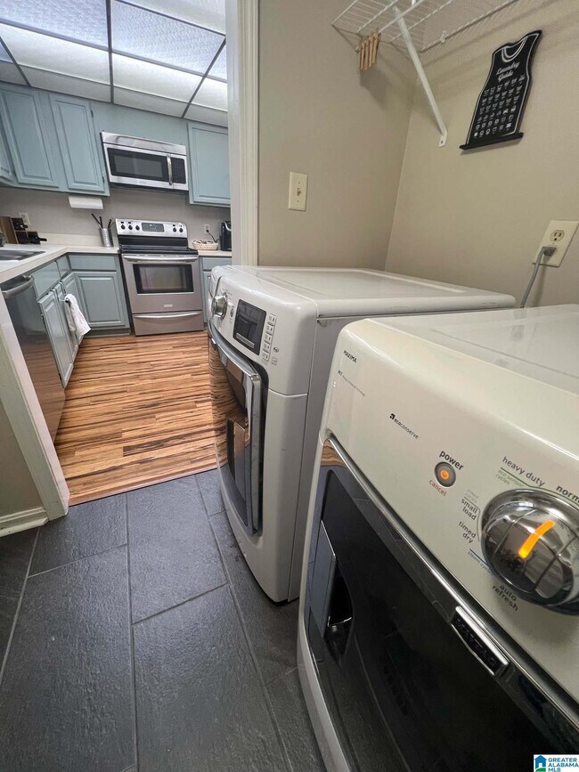 Building Photo - 1120 Beacon Pkwy W