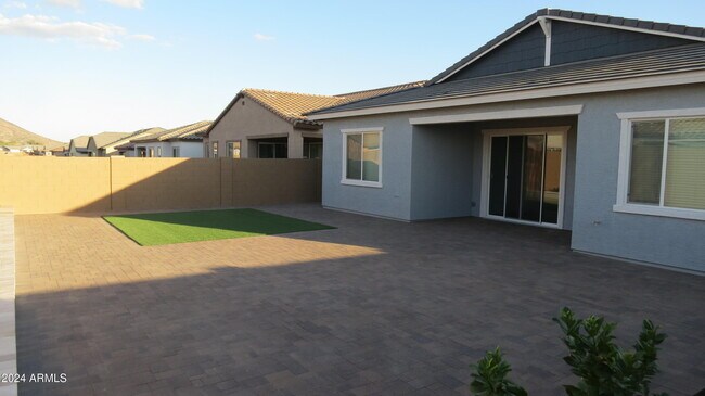 Building Photo - 7710 W Jackrabbit Ln