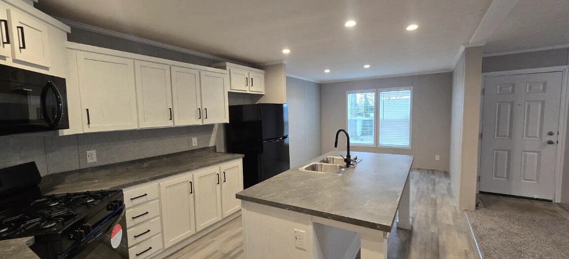 Building Photo - 49477 Au Lac Dr E