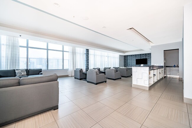 Building Photo - Beautiful 1BR/2BA Luxury High-Rise Condo in Downtown Orlando - Star Tower!