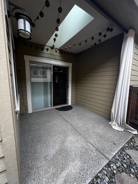 Covered side patio - 1110 Catherine Way