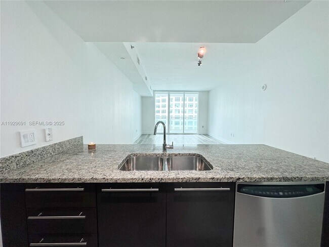 Building Photo - 951 Brickell Ave