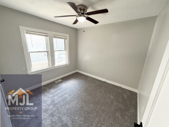 Building Photo - Updated 3 Bedroom / 1 Bath Home In KCMO *READY NOW*
