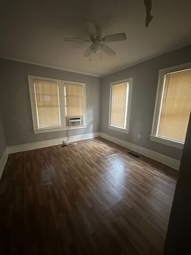 Building Photo - Huge 3 bedroom 2 bath private on a corner lot