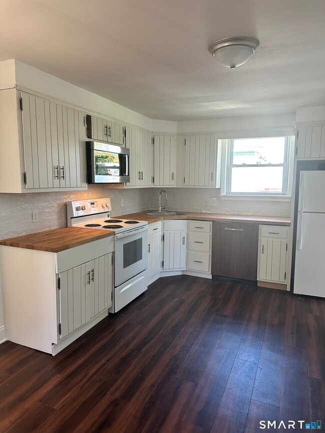 Building Photo - 42 1st St