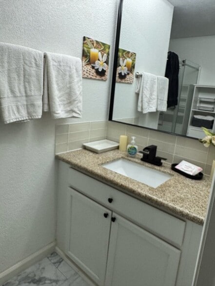 Building Photo - 52275 Avenida Vallejo