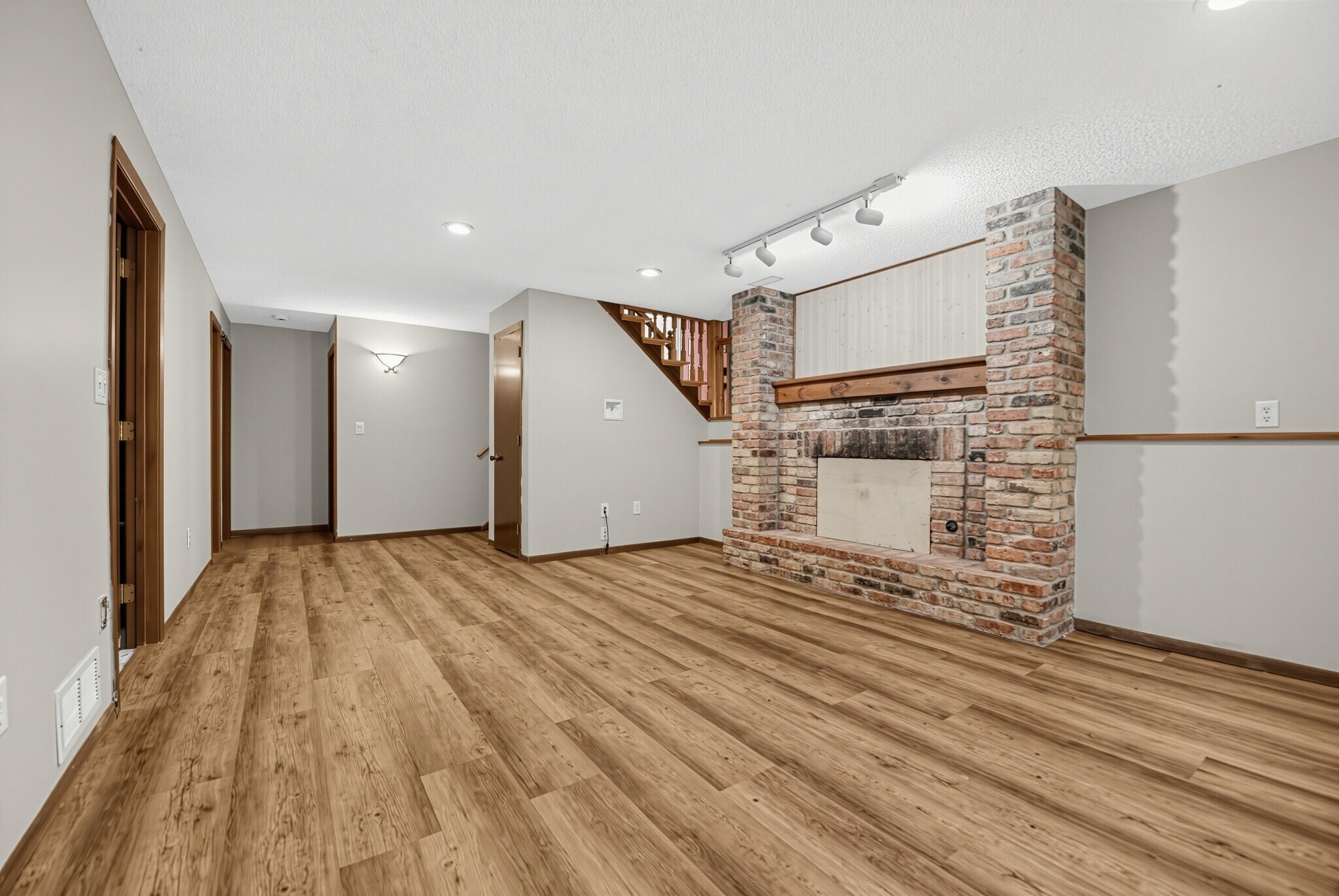 Building Photo - 7351 Berkshire Way