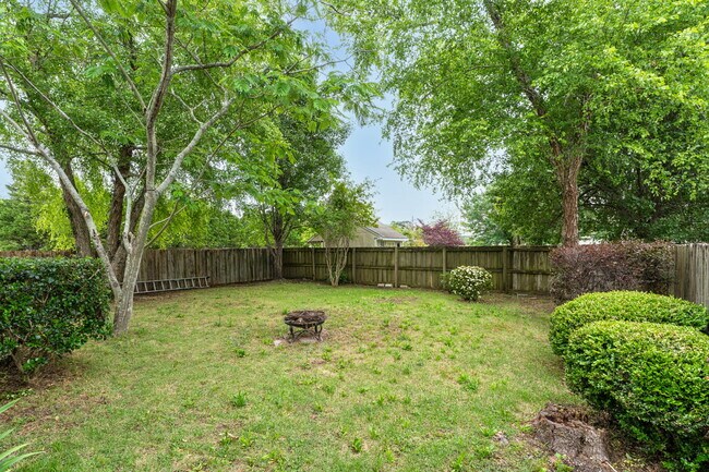 Building Photo - 808 Spy Glass Ct