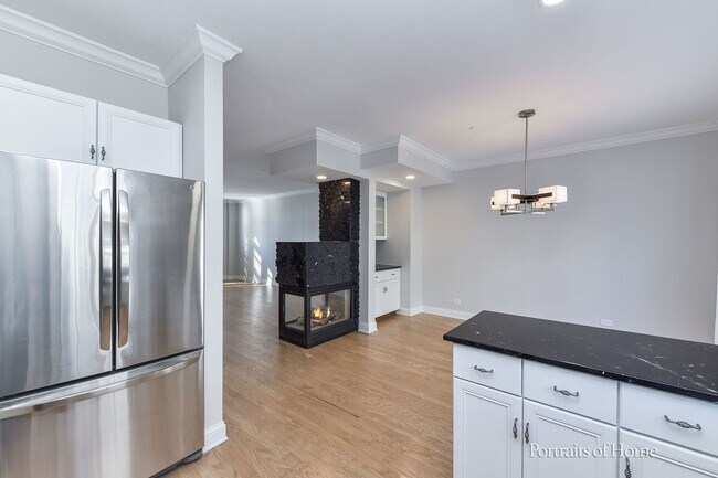 Building Photo - 850 Shandrew Dr