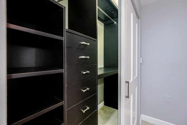 Building Photo - 935 S Taylor St