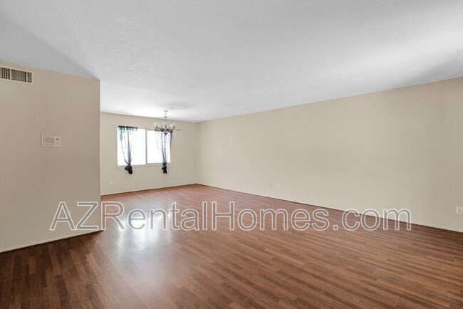 Building Photo - 1622 E Coronado Dr