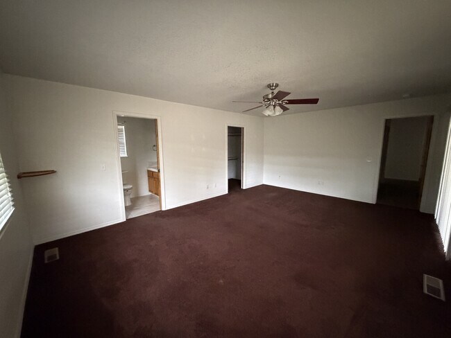 Building Photo - 221 S 7th St