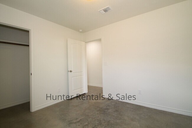 Building Photo - North Killeen Three Bedroom!