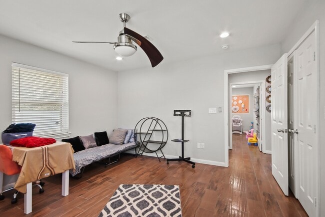 Building Photo - 5302 Treaschwig Rd