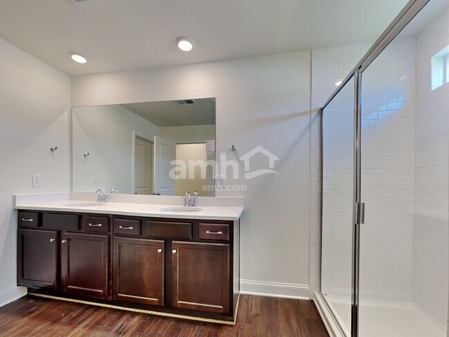 Building Photo - 738 Carnaby Ln