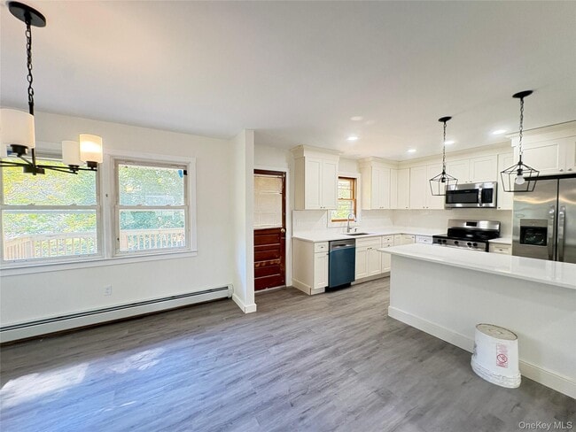 Building Photo - 27 Floral Dr