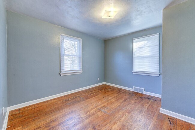 Building Photo - 3-Bedroom Home with Hardwood Floors & Fenced Yard in St. Louis