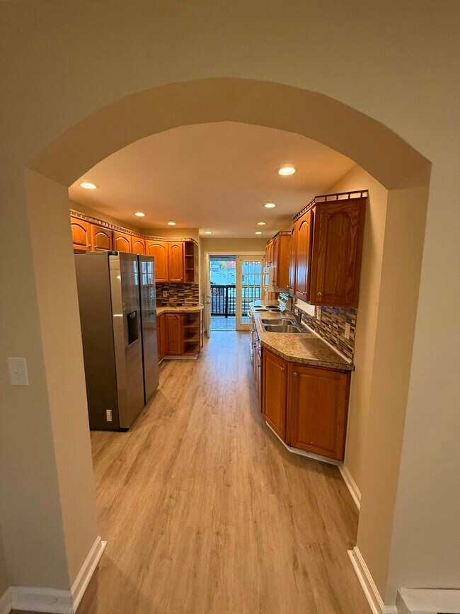 Building Photo - 419 E Frankford St