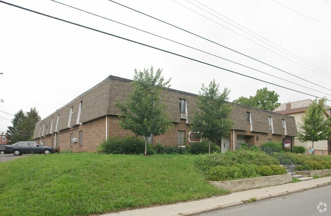 Primary Photo - Summit Place