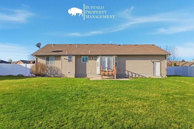 Building Photo - Charming 4-Bedroom Home for Rent in Ammon, ID!