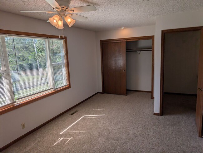 Building Photo - 2215 Mirwyn Ct