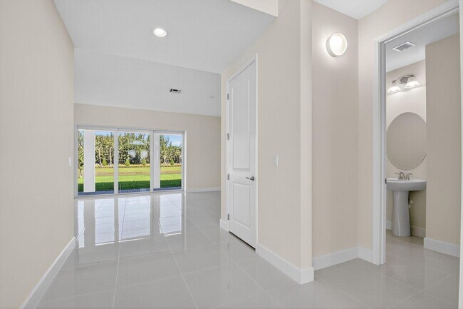 Building Photo - 15120 Wildwood Cir