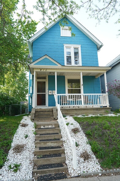 Front Entrance - 413 19th Ave NE