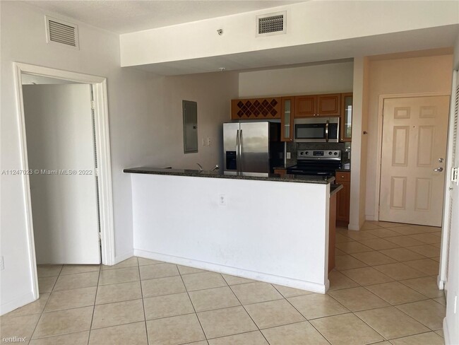 Building Photo - 2 br, 2 bath Condo - 1 Glen Royal Pkwy Gre...