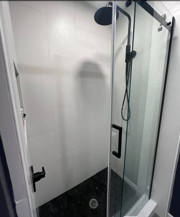 Building Photo - 3430 Urbandale Ln N