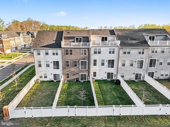 Building Photo - 10878 Foxtrot Cir