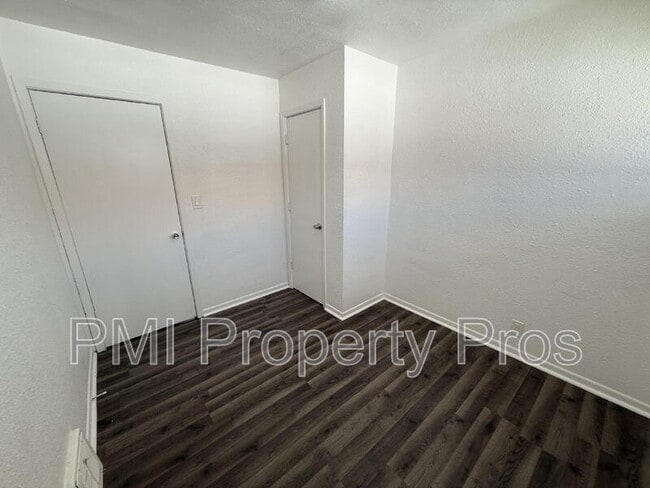 Building Photo - 5642 N 61st St