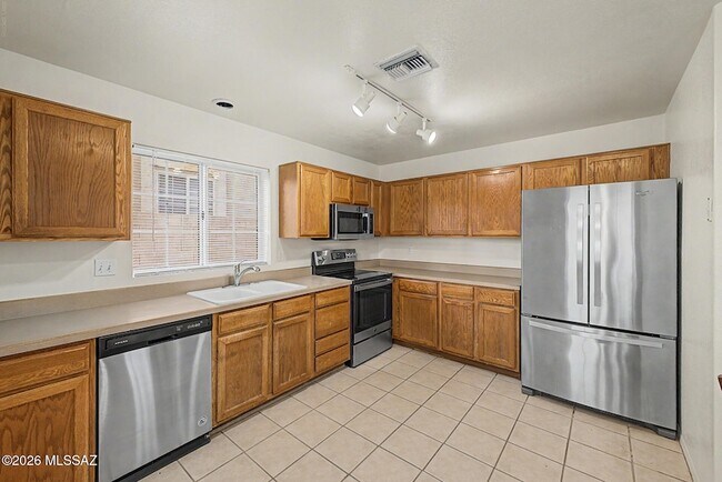 Building Photo - 11525 N Eagle Peak Dr