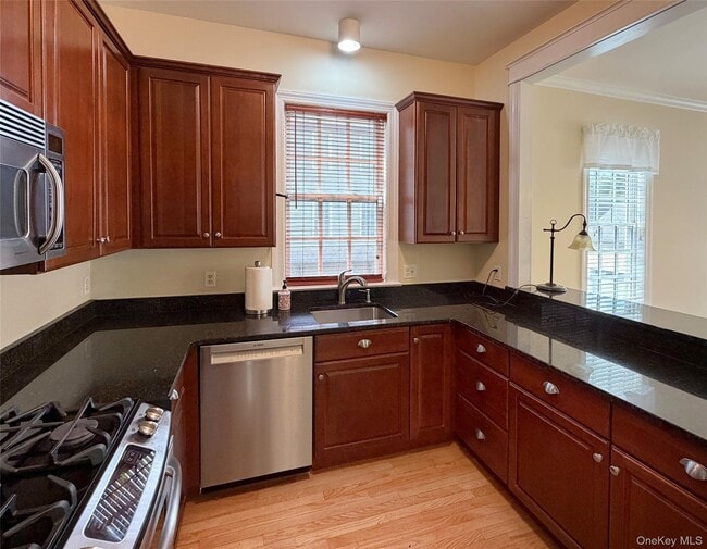 Building Photo - 19 Cropsey St