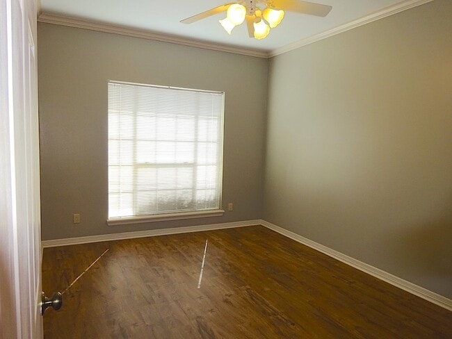 Building Photo - 2420 Stone Hollow Dr