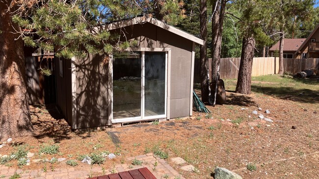 Building Photo - 2 Bedroom cabin with Garage and large fenc...