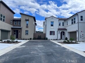 Building Photo - 4041 Pomelo Dr