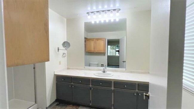 Building Photo - 608 Lisa Way
