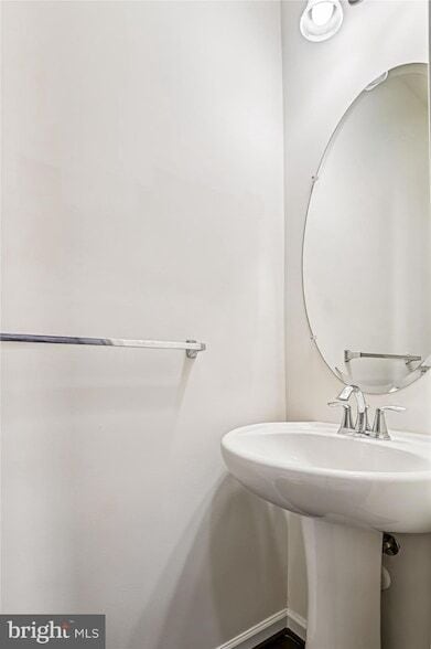 Building Photo - 7523 Holly Ridge Dr