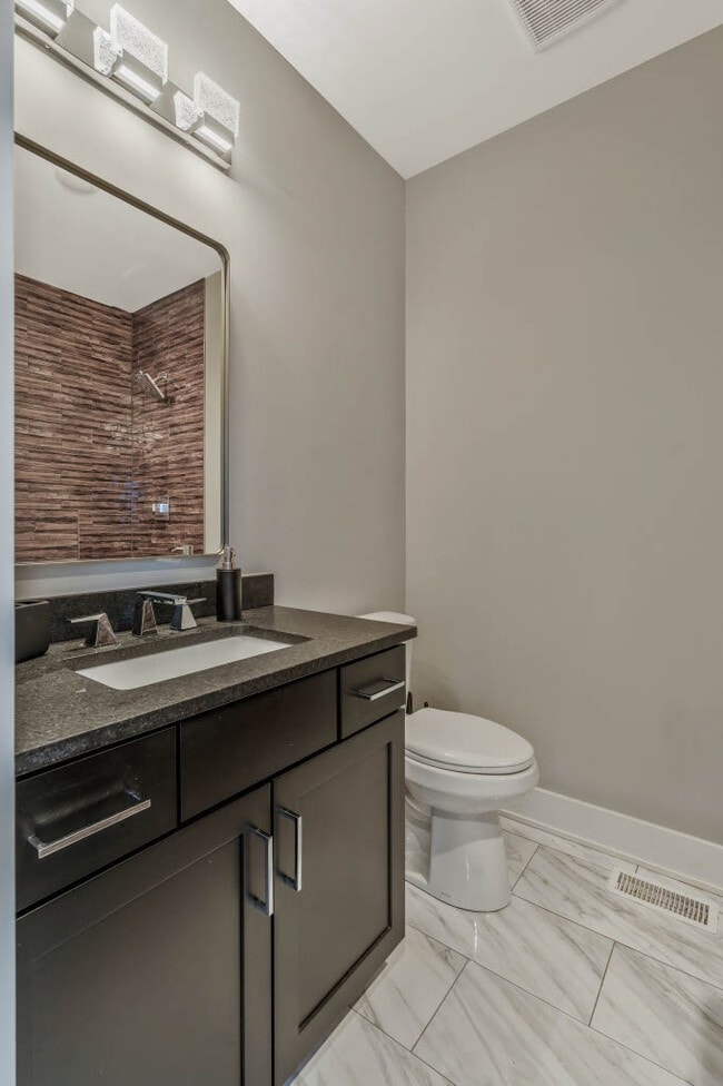 Building Photo - 1909 Hailey Ave