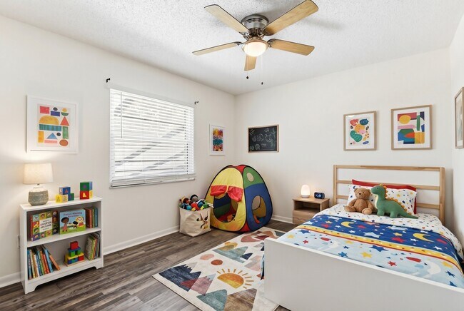 Building Photo - 6 Baywood Dr