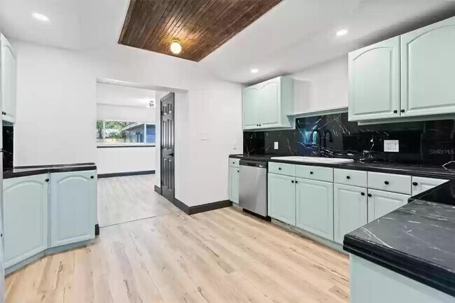 Kitchen V1 - 9511 N Dartmouth Ave