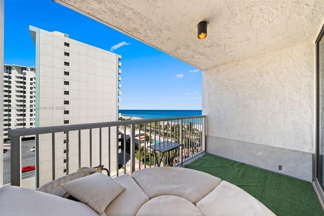 Building Photo - 2655 Collins Ave