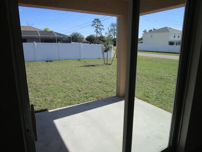 Building Photo - 913 SW 10th Pl