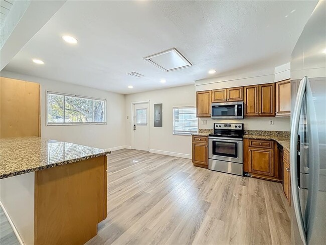 Building Photo - 424 72nd St N