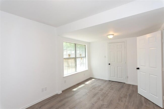 Building Photo - 407 Primrose St