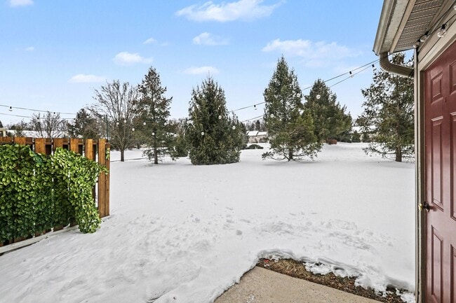 Building Photo - 3 bedroom 2.5 bathroom town-home for rent in Mechanicsburg