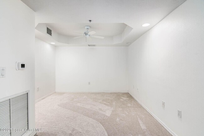 Building Photo - 7048 Sevilla Ct