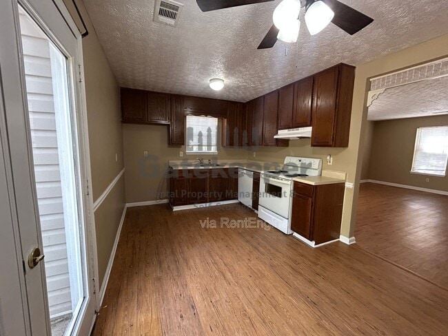 Building Photo - 101 Autumn Leaf