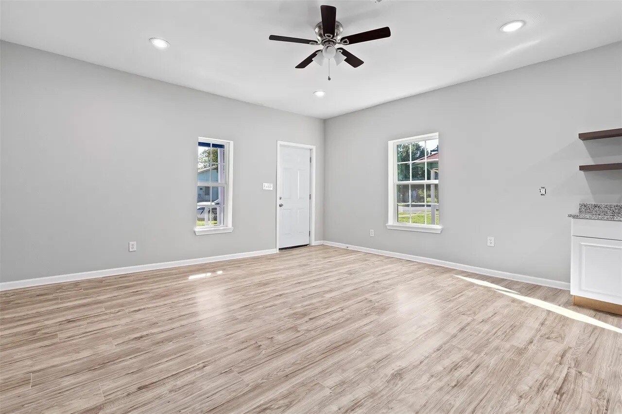 Building Photo - Room in Duplex on E Cannon St