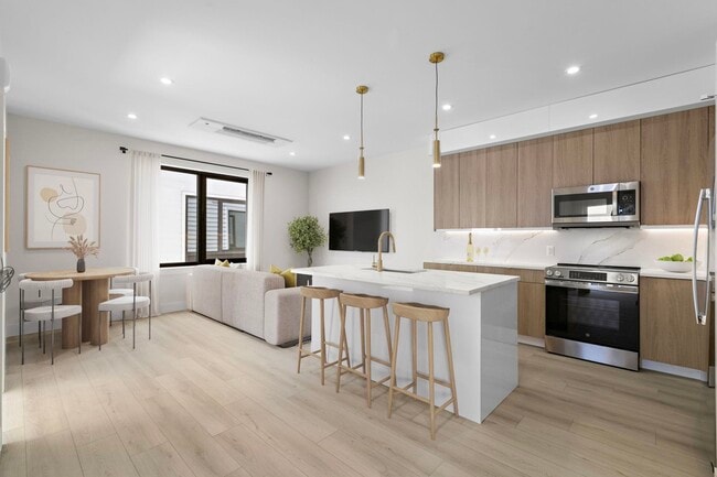 Building Photo - 4525 Bergenwood Ave